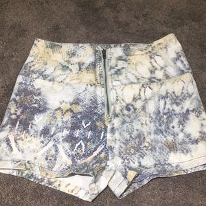 Highwaisted snake skin pattern shorts